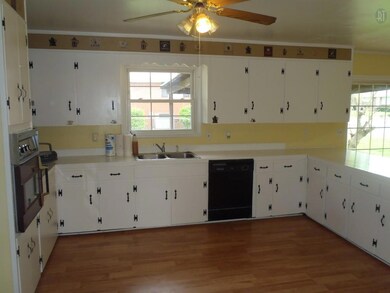 300 Fairlane Dr, Shelbyville, TN 37160 - photo 5