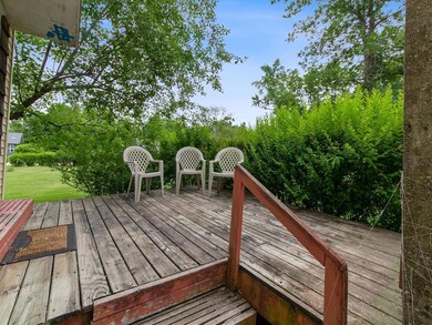 508 Valley View Dr, Cedar Rapids, IA 52403 - photo 6