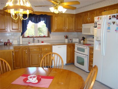 21 Oakhurst Dr, Greenville, RI 02828 - photo 5