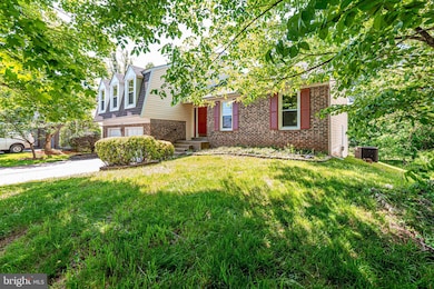 13452 Stream Valley Dr, Chantilly, VA 20151 - photo 2