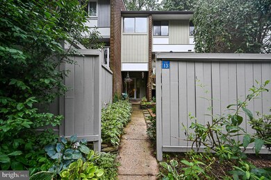 12013 Insha Ct, Reston, VA 20191 - photo 2