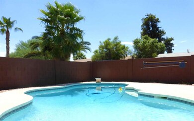 Refreshing diving pool