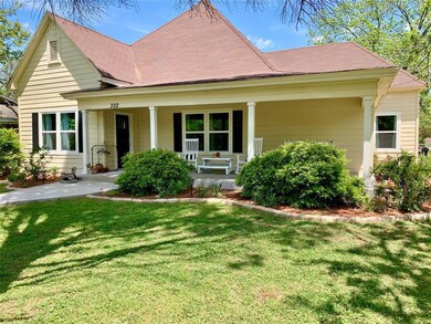 302 Madison St, Cleburne, TX 76033 - photo 2