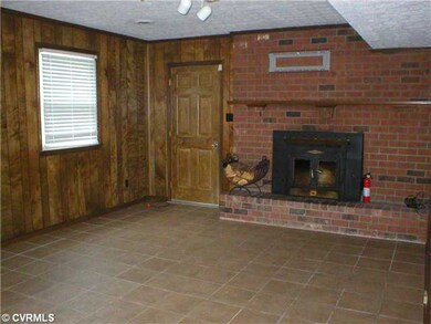Den/Family/Great Room - Family room with fireplace