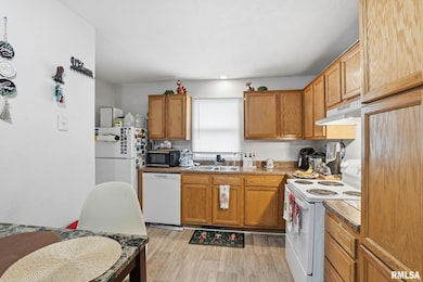 671 W 64th St, Davenport, IA 52806 - photo 7