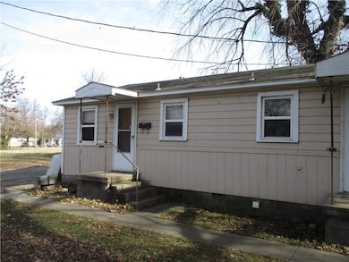 305 W Maple St, Columbus, KS 66725 - photo 6