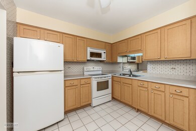7502 Farmingdale Dr unit 206, Darien, IL 60561 - photo 7