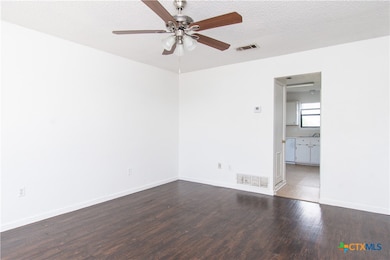 142 Wolf Rd unit B, Copperas Cove, TX 76522 - photo 2