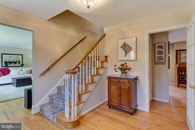 912 Country Club Dr NE, Vienna, VA 22180 - photo 4