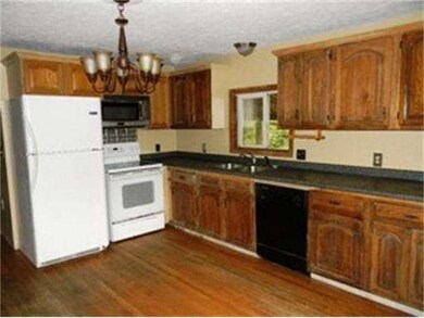 185 Holtshire Rd, Orange, MA 01364 - photo 2