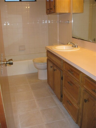 1719 Laura Ln unit CS, College Station, TX 77840 - photo 3