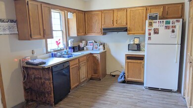 228 Columbian Ave, Bluffton, IN 46714 - photo 3