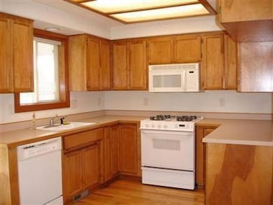 1290 Circle Wood Dr, Central Point, OR 97502 - photo 2