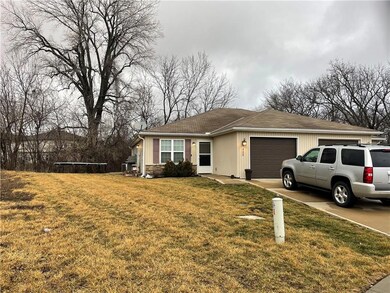 423 Kreisel Dr, Raymore, MO 64083 - photo 2