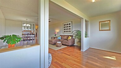 Enclosed lanai, perfect for additional office spac
