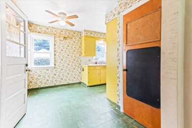 Kitchen Eating Space