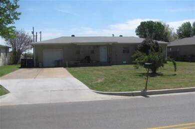 102 N Eastland Dr, Duncan, OK 73533 - photo 2