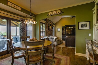 Eat-in kitchen