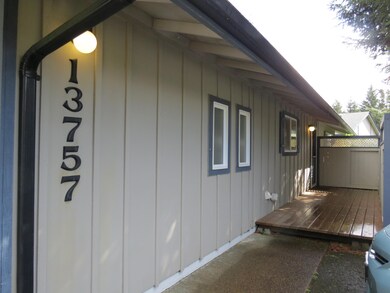 Front Deck with Wind Enclosure
