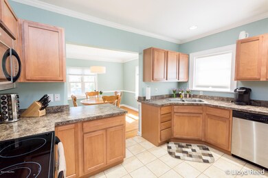 Kitchen Photo 2