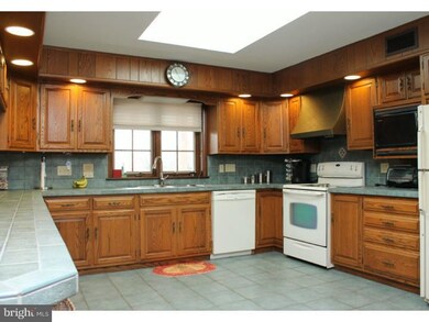 607 Scenic Dr, Bernville, PA 19506 - photo 5