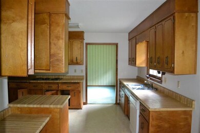 236 Deerfield Cir, Manchester, TN 37355 - photo 4