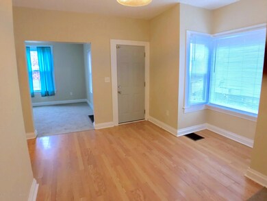 1015 N Chestnut St, Lansing, MI 48906 - photo 4
