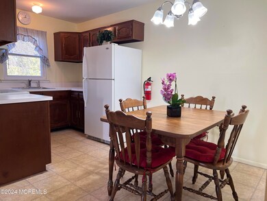 Eat-In Kitchen
