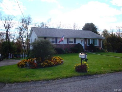 5244 Ridgeway Dr, Zionsville, PA 18092 - photo 2