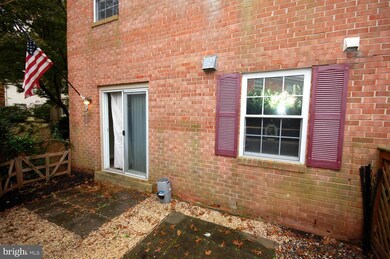 9765 Hagel Cir unit D, Lorton, VA 22079 - photo 3