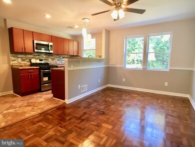 6813 Walnut Park Dr, Upper Darby, PA 19082 - photo 4