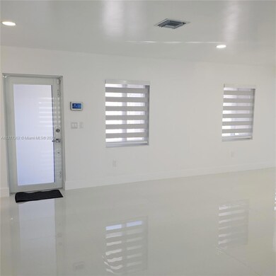KITCHEN WITH PRIVATE POOL VIEW