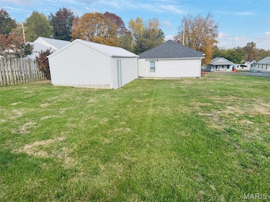 1120 W Tower St, Vandalia, IL 62471 - photo 3