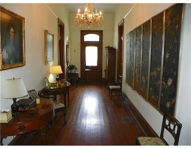 Foyer.