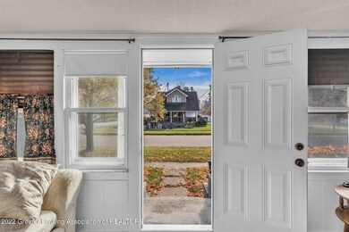 09-302-W-PLAIN-ST-WindowStill-Real-Estat