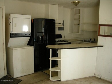 Refrigerator and washer/dryer in units