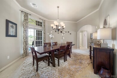 Excellent floor plan for entertaining family & fri