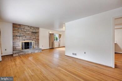 6005 Quintana St, Riverdale, MD 20737 - photo 4