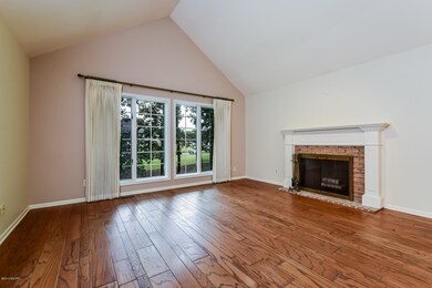 008-photo-living-room-6213670
