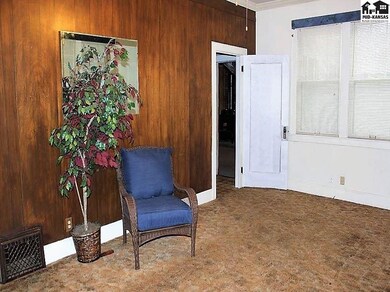 Great meet 'n greet room (nobody can see the dirty