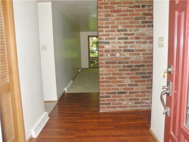 Entry/Foyer.
