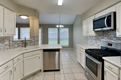 8514 Greenleaf Lake Dr, Houston, TX 77095 - photo 5