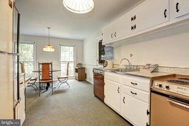 4504 Bestor Dr, Rockville, MD 20853 - photo 5