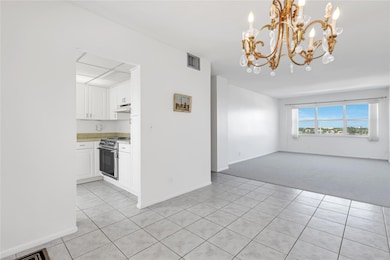 Horizon House Condominiums unit 804, Fort Lauderdale, FL 33304 - photo 2