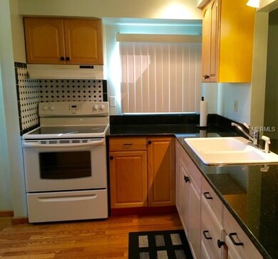 Kitchen Silverstone countertops