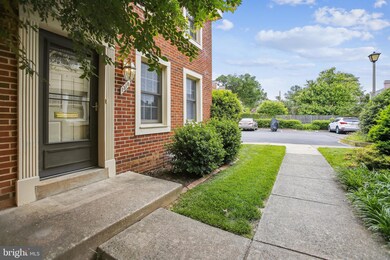 1310 Chetworth Ct, Alexandria, VA 22314 - photo 2