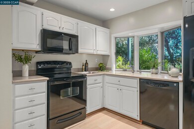 1566 Ashwood Dr, Martinez, CA 94553 - photo 6