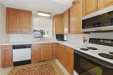 4402 Dalbury Ave NE unit 9E, Canton, OH 44714 - photo 5