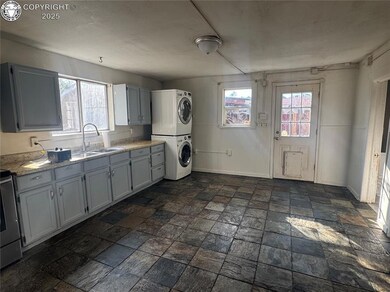 1027 E Abriendo Ave, Pueblo, CO 81004 - photo 4