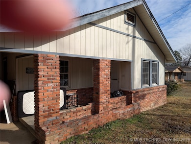 COVERED PORCH